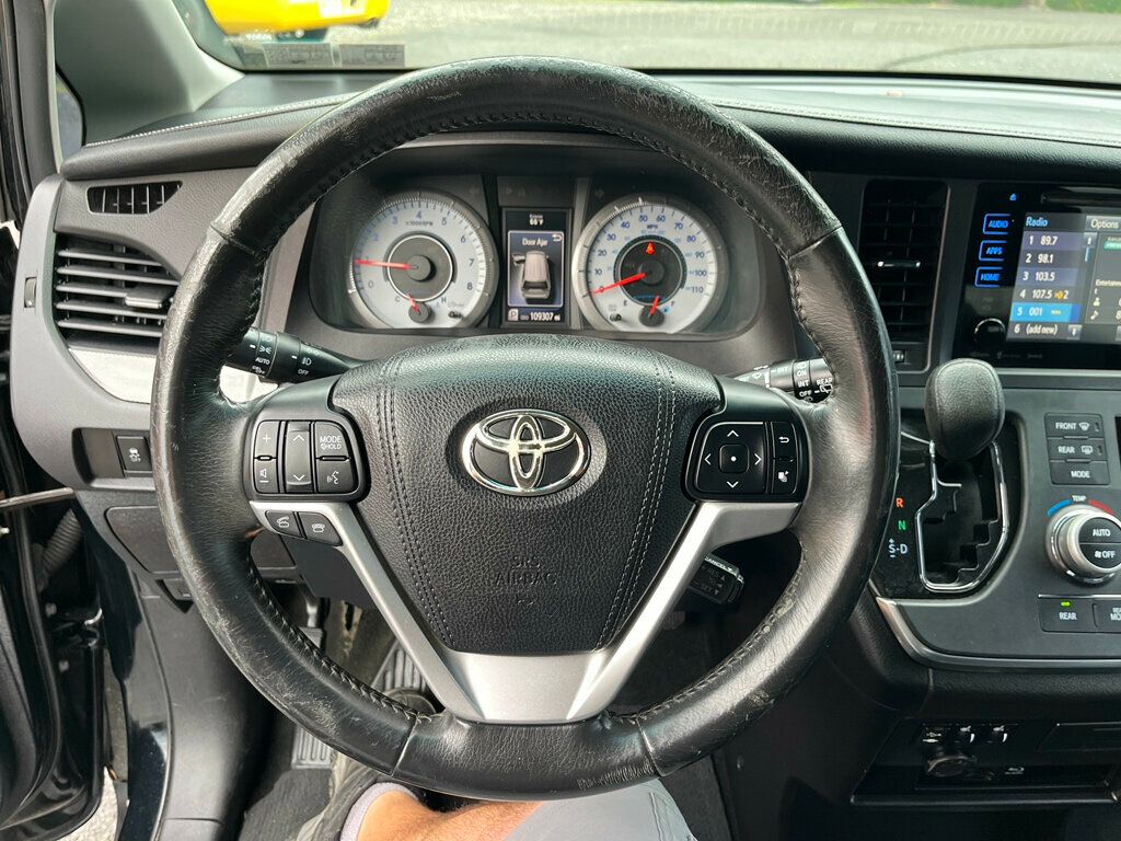 2016 Toyota Sienna 5dr 8-Passenger Van SE FWD - 23035674 - 33
