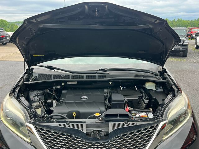 2016 Toyota Sienna 5dr 8-Passenger Van SE FWD - 23035674 - 36