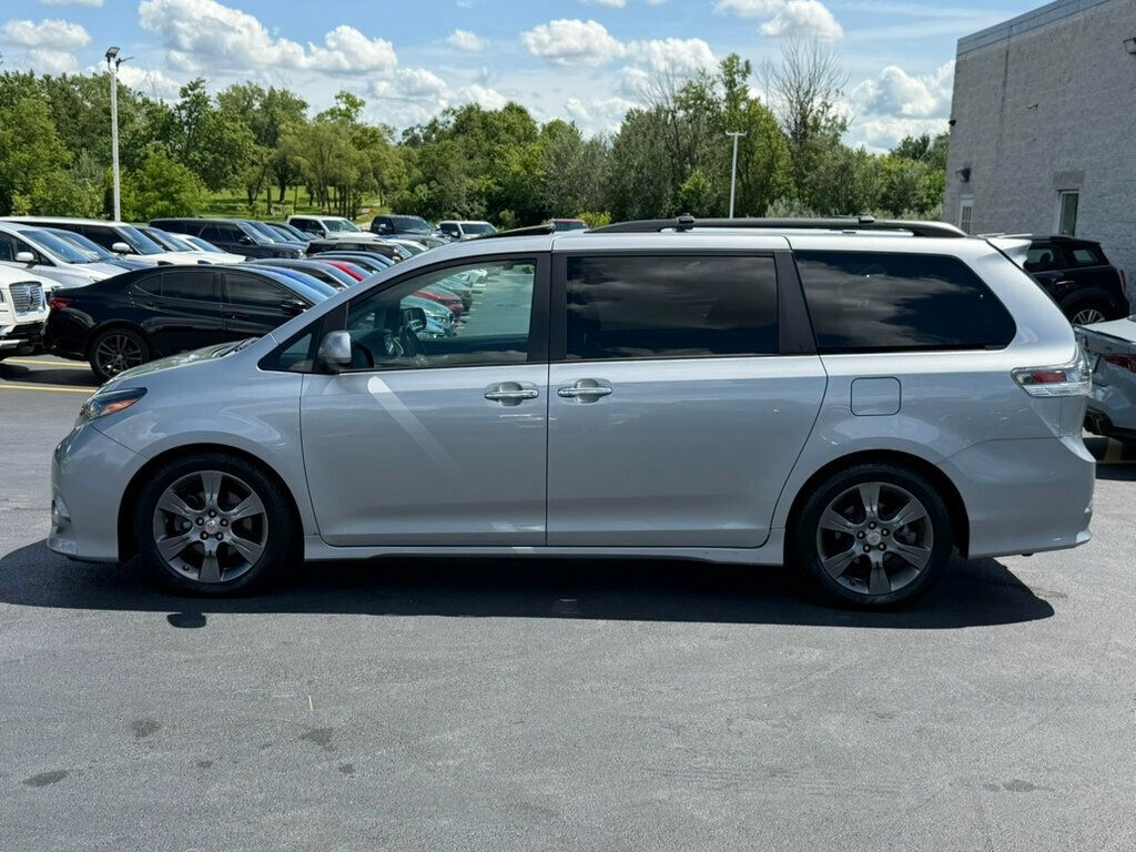 2016 Toyota Sienna 5dr 8-Passenger Van SE FWD - 23037127 - 17