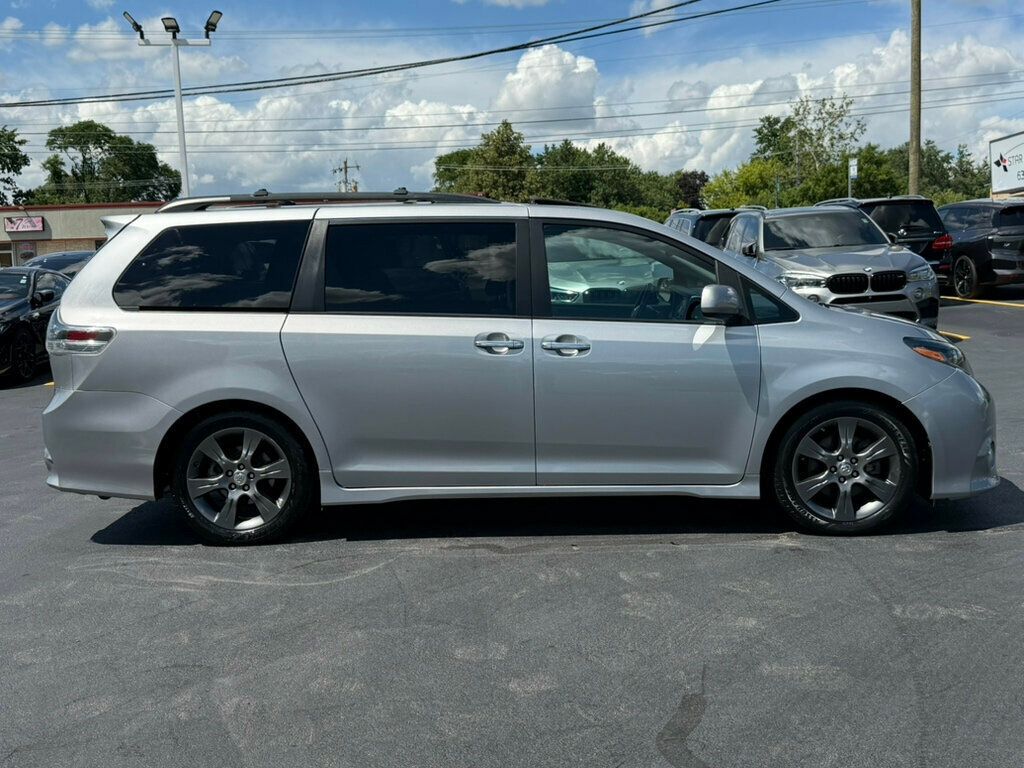 2016 Toyota Sienna 5dr 8-Passenger Van SE FWD - 23037127 - 18