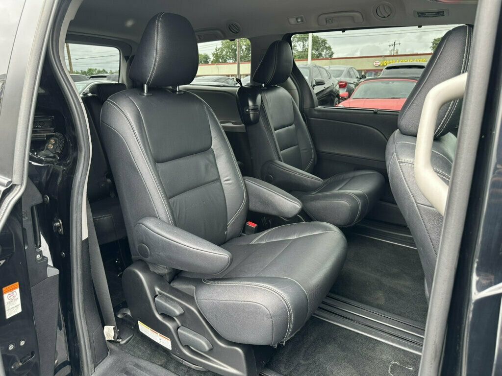 2016 Toyota Sienna 5dr 8-Passenger Van SE FWD - 23067661 - 17