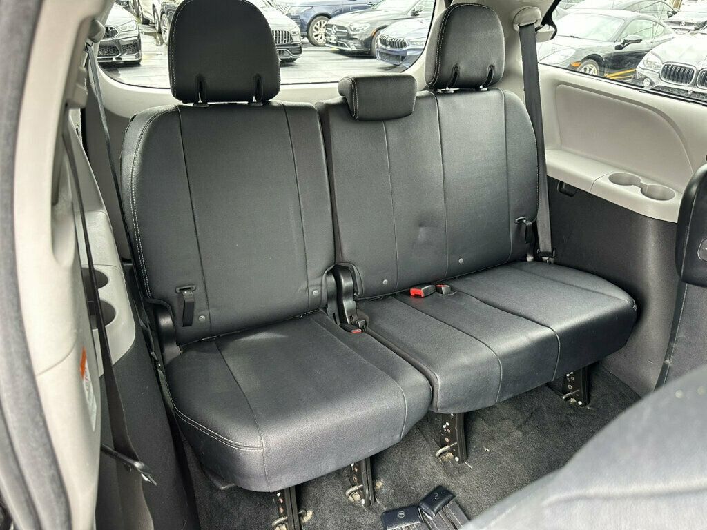 2016 Toyota Sienna 5dr 8-Passenger Van SE FWD - 23067661 - 22