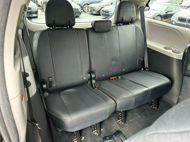 2016 Toyota Sienna 5dr 8-Passenger Van SE FWD - 23067661 - 22