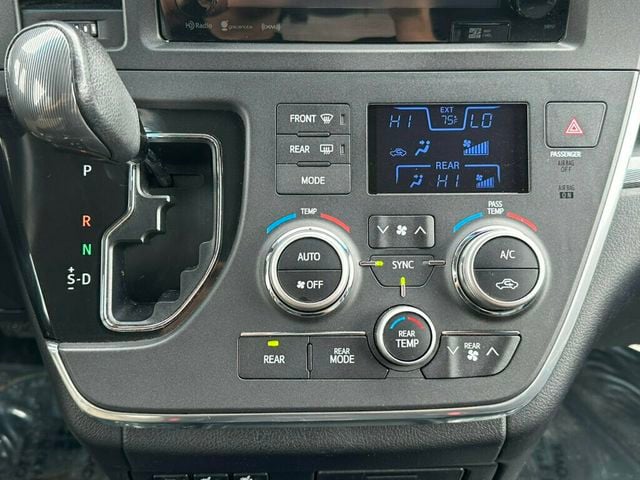 2016 Toyota Sienna 5dr 8-Passenger Van SE FWD - 23067661 - 25