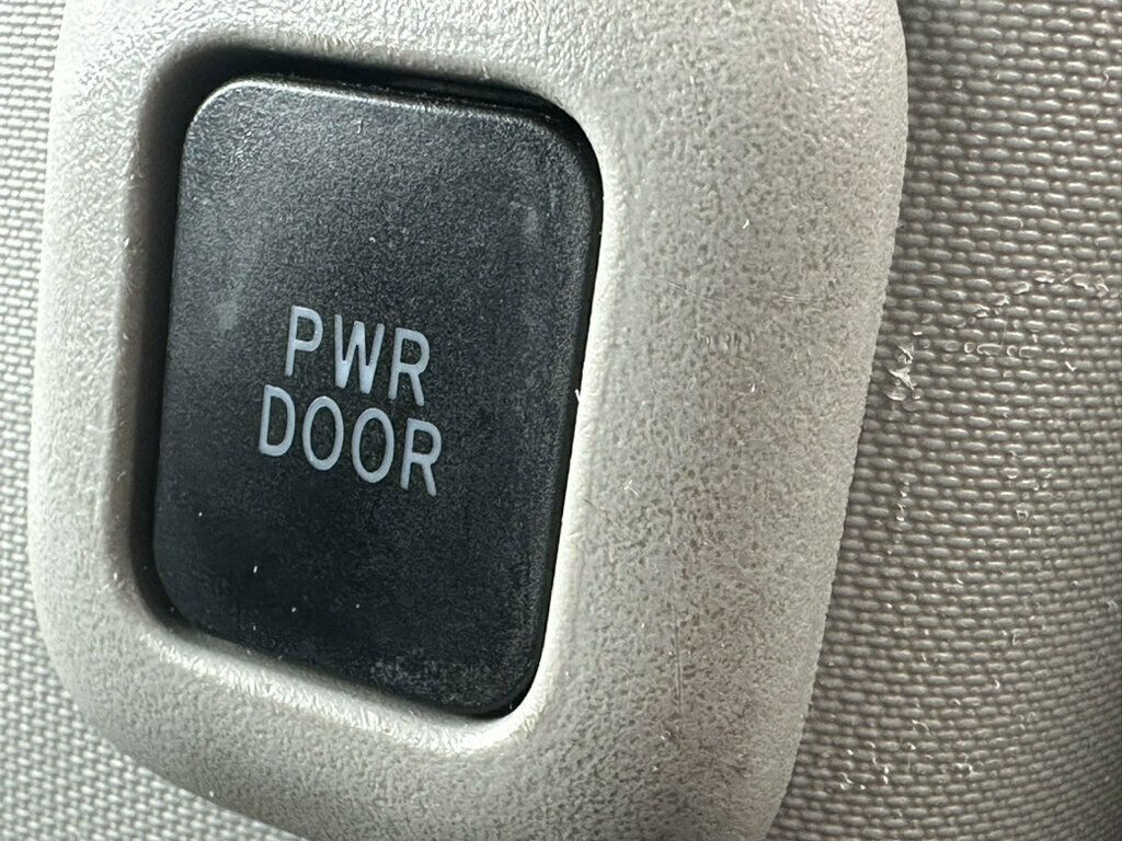 2016 Toyota Sienna 5dr 8-Passenger Van SE FWD - 23067661 - 35