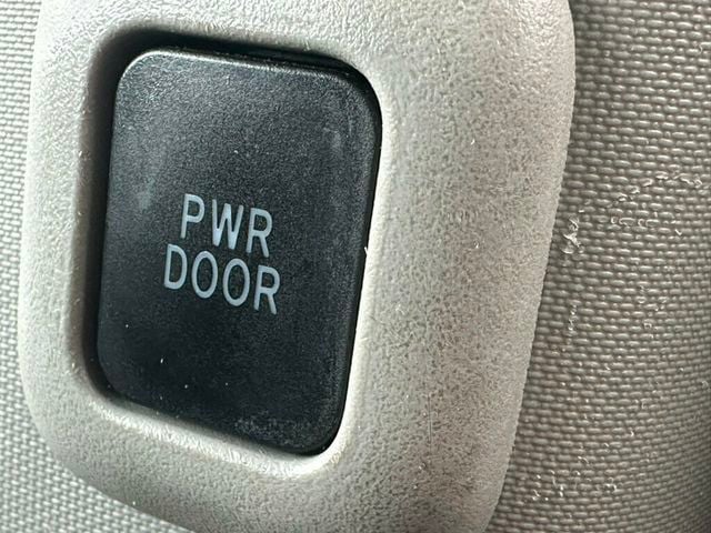2016 Toyota Sienna 5dr 8-Passenger Van SE FWD - 23067661 - 35