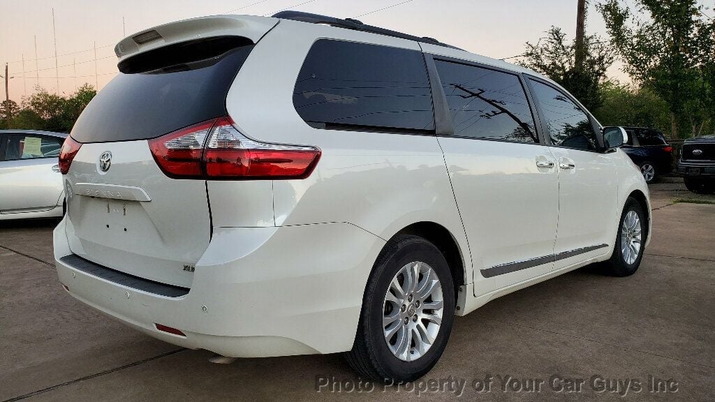 2016 Toyota Sienna 5dr 8-Passenger Van XLE , DVD , SUNROOF - 22680672 - 10