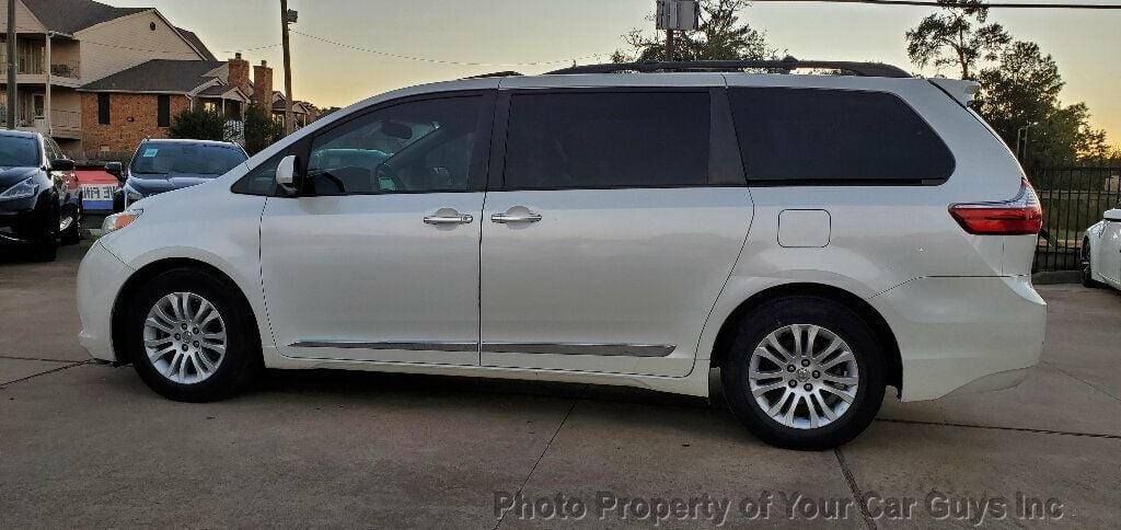 2016 Toyota Sienna 5dr 8-Passenger Van XLE , DVD , SUNROOF - 22680672 - 17