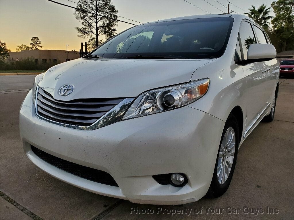 2016 Toyota Sienna 5dr 8-Passenger Van XLE , DVD , SUNROOF - 22680672 - 1