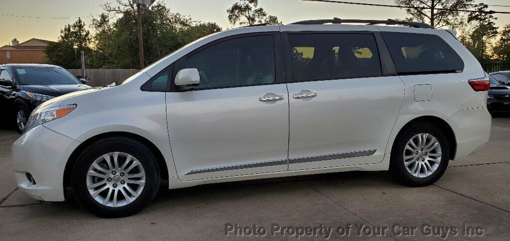 2016 Toyota Sienna 5dr 8-Passenger Van XLE , DVD , SUNROOF - 22680672 - 19