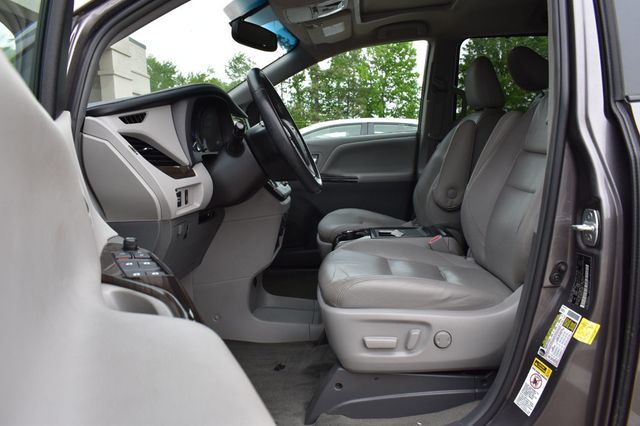 2016 Toyota Sienna 5dr 8-Passenger Van XLE FWD - 23015806 - 11