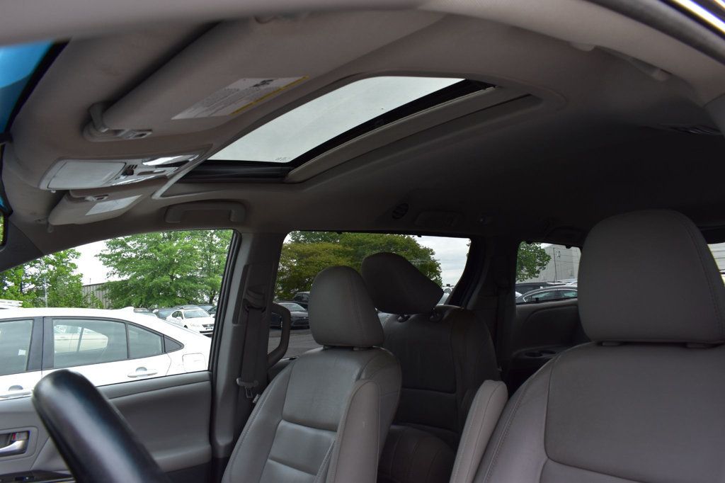2016 Toyota Sienna 5dr 8-Passenger Van XLE FWD - 23015806 - 12