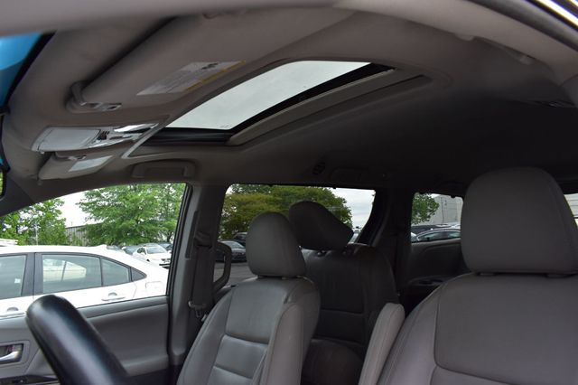 2016 Toyota Sienna 5dr 8-Passenger Van XLE FWD - 23015806 - 12