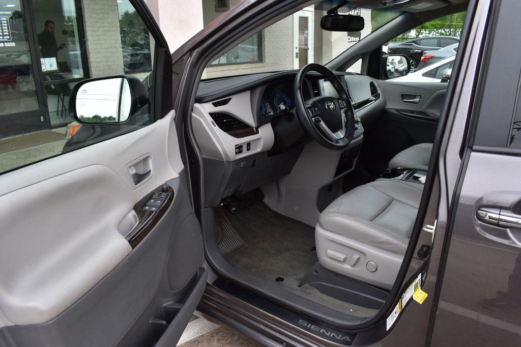 2016 Toyota Sienna 5dr 8-Passenger Van XLE FWD - 23015806 - 13