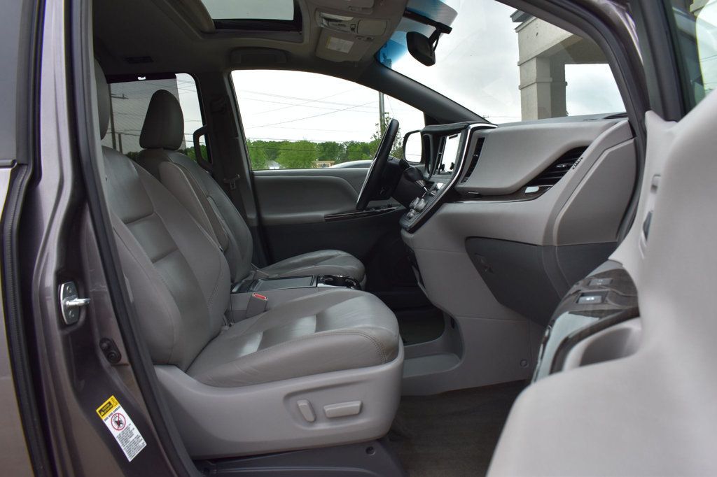 2016 Toyota Sienna 5dr 8-Passenger Van XLE FWD - 23015806 - 14