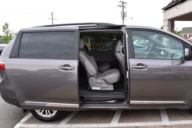 2016 Toyota Sienna 5dr 8-Passenger Van XLE FWD - 23015806 - 17