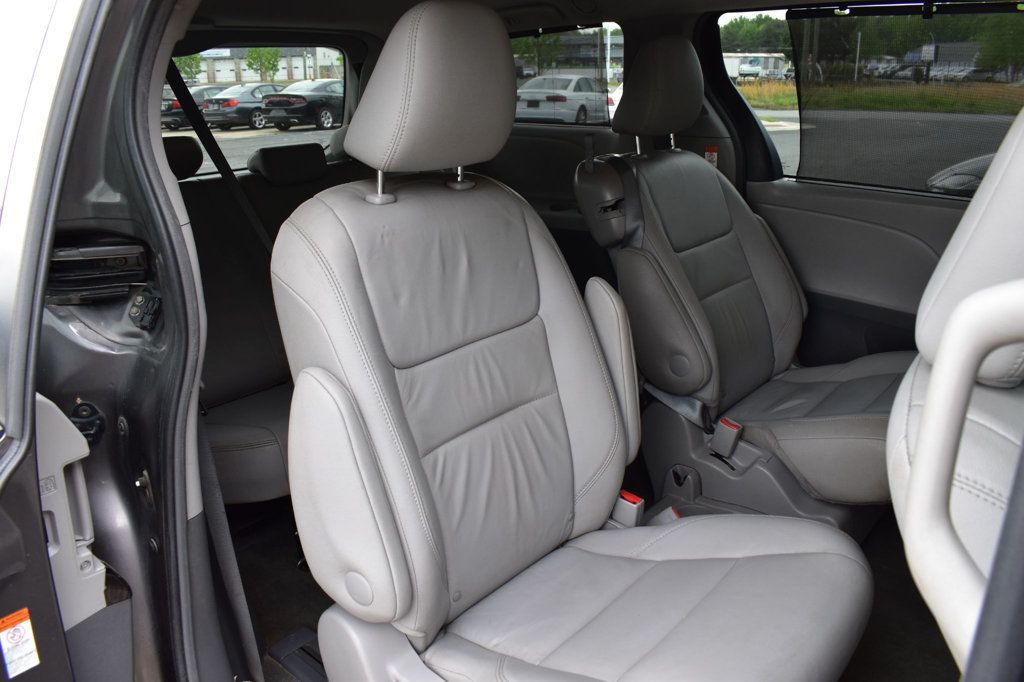 2016 Toyota Sienna 5dr 8-Passenger Van XLE FWD - 23015806 - 18