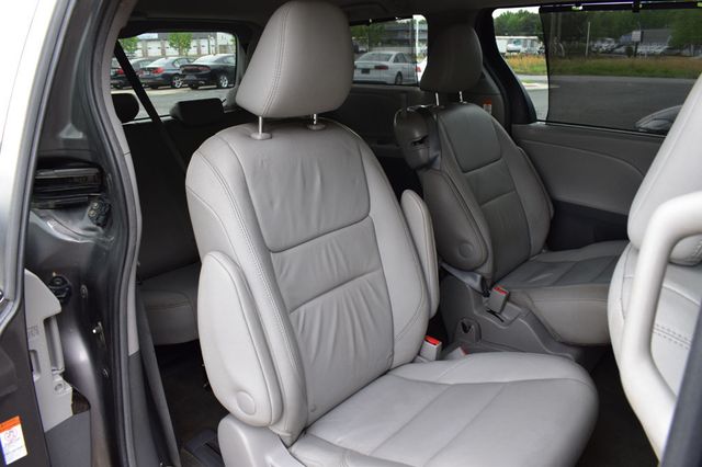 2016 Toyota Sienna 5dr 8-Passenger Van XLE FWD - 23015806 - 18