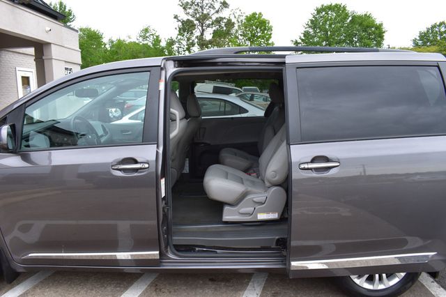2016 Toyota Sienna 5dr 8-Passenger Van XLE FWD - 23015806 - 19