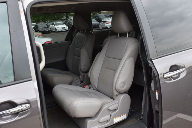 2016 Toyota Sienna 5dr 8-Passenger Van XLE FWD - 23015806 - 20