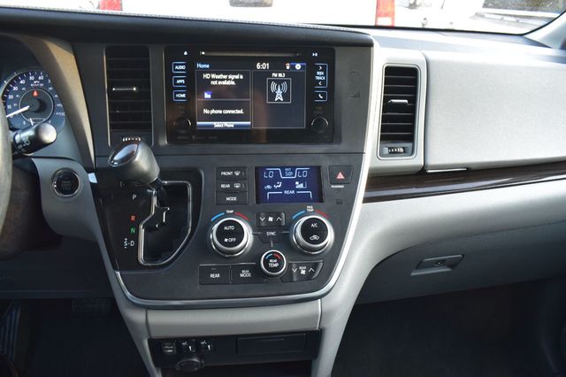 2016 Toyota Sienna 5dr 8-Passenger Van XLE FWD - 23015806 - 28