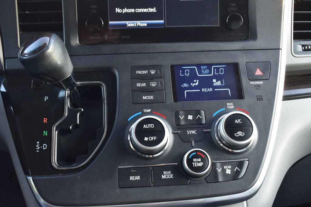 2016 Toyota Sienna 5dr 8-Passenger Van XLE FWD - 23015806 - 29