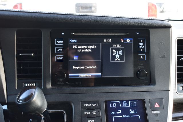 2016 Toyota Sienna 5dr 8-Passenger Van XLE FWD - 23015806 - 32