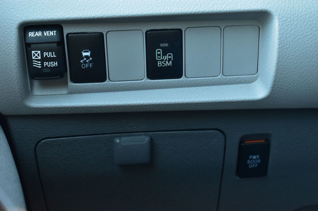 2016 Toyota Sienna 5dr 8-Passenger Van XLE FWD - 23015806 - 39