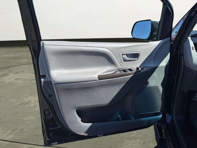 2016 Toyota Sienna Limited 7 Passenger 4dr Mini Van - 23012863 - 10