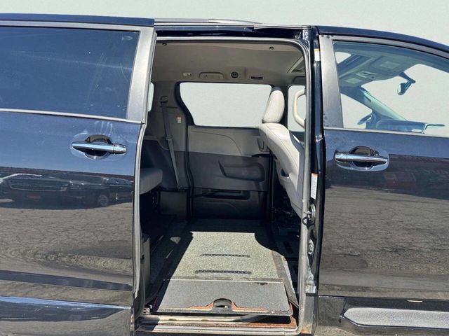 2016 Toyota Sienna Limited 7 Passenger 4dr Mini Van - 23012863 - 16