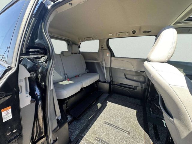 2016 Toyota Sienna Limited 7 Passenger 4dr Mini Van - 23012863 - 17