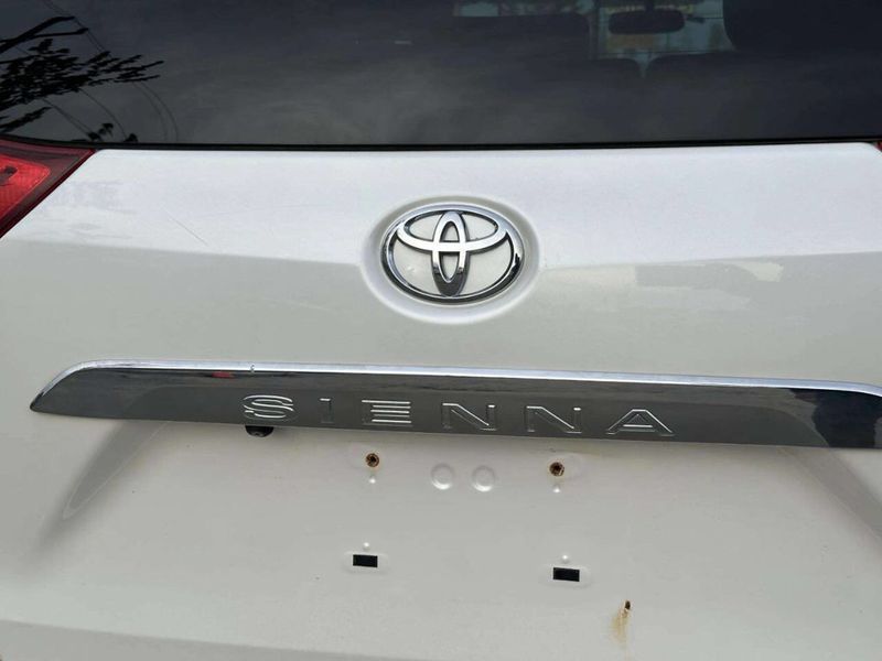 2016 Toyota Sienna Limited 7 Passenger AWD 4dr Mini Van - 23023833 - 37