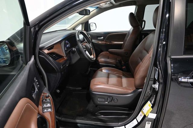 2016 Toyota Sienna Limited Premium Mobility Handicap Van - 23044767 - 12