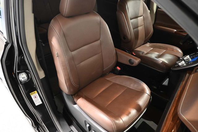 2016 Toyota Sienna Limited Premium Mobility Handicap Van - 23044767 - 15