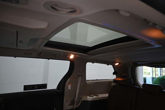 2016 Toyota Sienna Limited Premium Mobility Handicap Van - 23044767 - 31