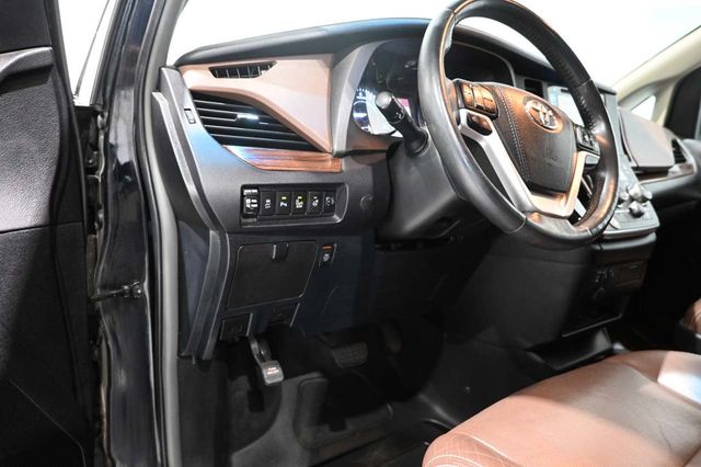 2016 Toyota Sienna Limited Premium Mobility Handicap Van - 23044767 - 33