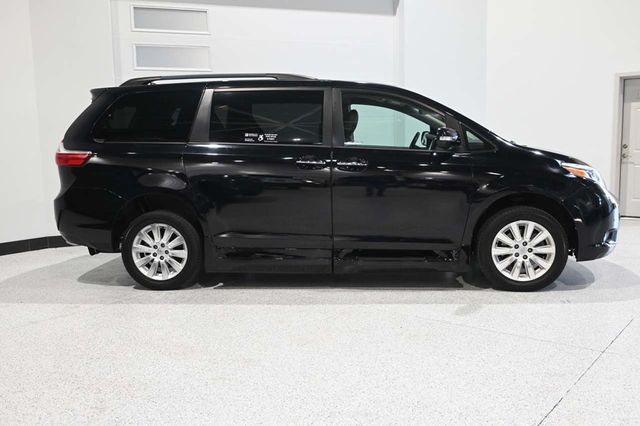2016 Toyota Sienna Limited Premium Mobility Handicap Van - 23044767 - 4