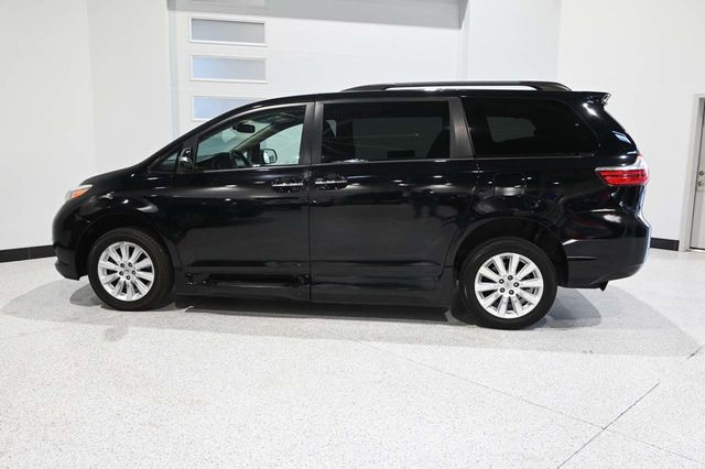 2016 Toyota Sienna Limited Premium Mobility Handicap Van - 23044767 - 8
