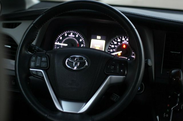 2016 Toyota Sienna ONE OWNER AWD LIMITED PREMIUM - 23071580 - 18