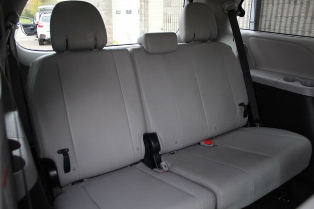 2016 Toyota Sienna ONE OWNER AWD XLE PREMIUM  - 22928294 - 12