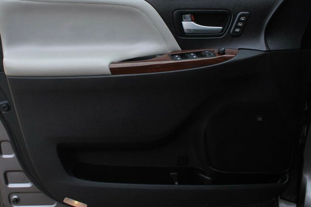 2016 Toyota Sienna ONE OWNER AWD XLE PREMIUM  - 22928294 - 20