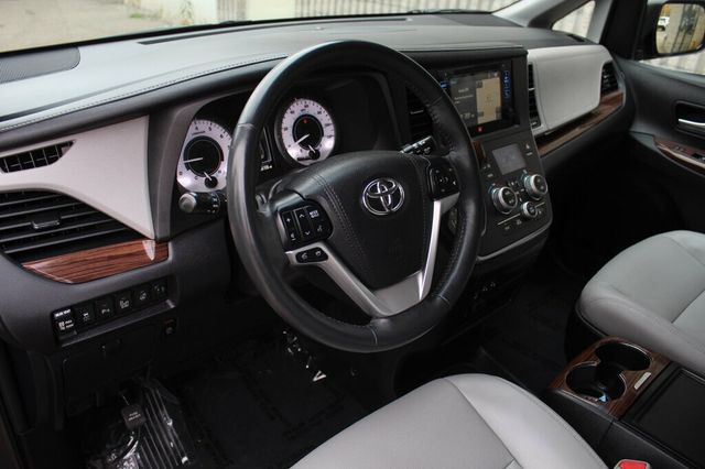 2016 Toyota Sienna ONE OWNER AWD XLE PREMIUM  - 22928294 - 26