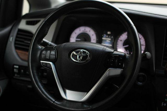 2016 Toyota Sienna ONE OWNER AWD XLE PREMIUM  - 22928294 - 30