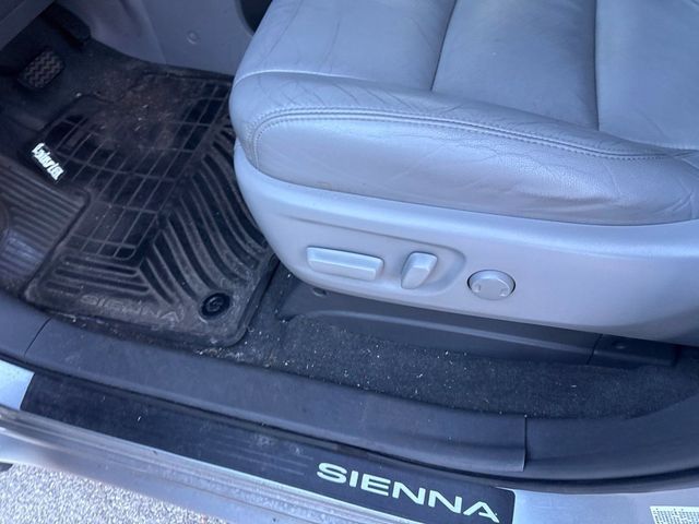 2016 Toyota Sienna XLE - 23096845 - 10