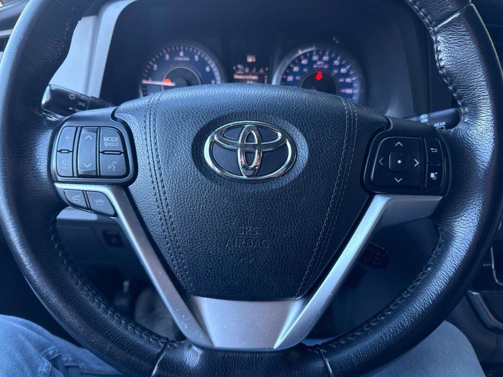 2016 Toyota Sienna XLE - 23096845 - 12