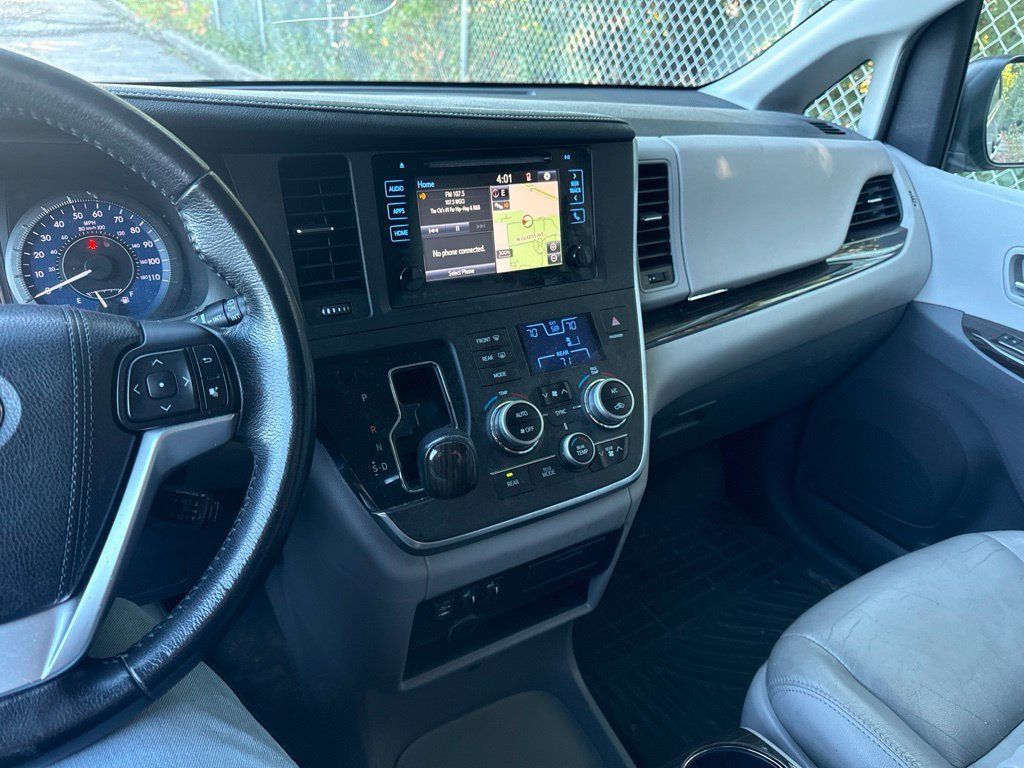 2016 Toyota Sienna XLE - 23096845 - 14