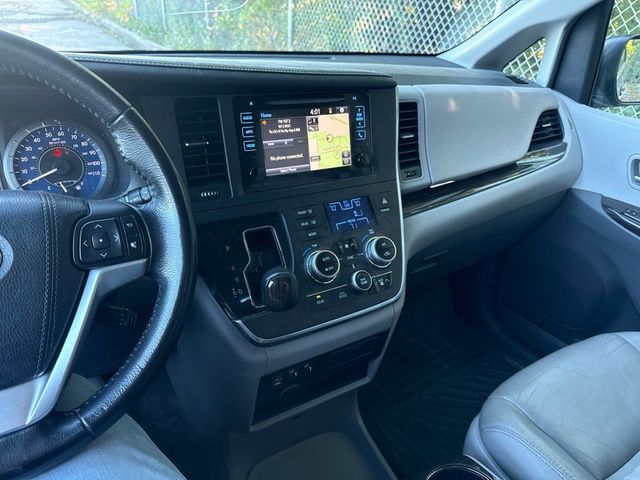 2016 Toyota Sienna XLE - 23096845 - 14