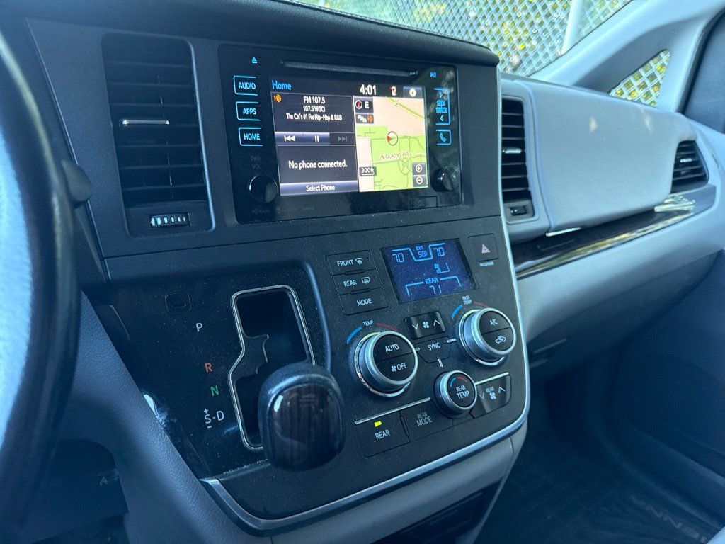 2016 Toyota Sienna XLE - 23096845 - 16