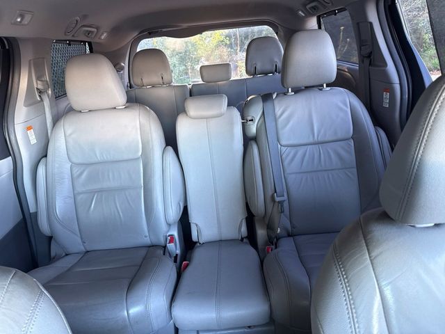 2016 Toyota Sienna XLE - 23096845 - 18