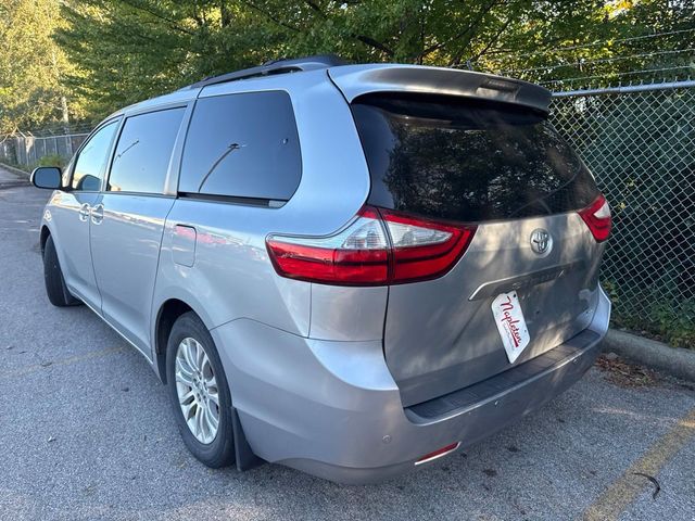 2016 Toyota Sienna XLE - 23096845 - 3